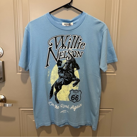 NWT Daydreamer Women’s T Shirt Willie Nelson Blue Size Extra Small XS Band Tee - Picture 1 of 4